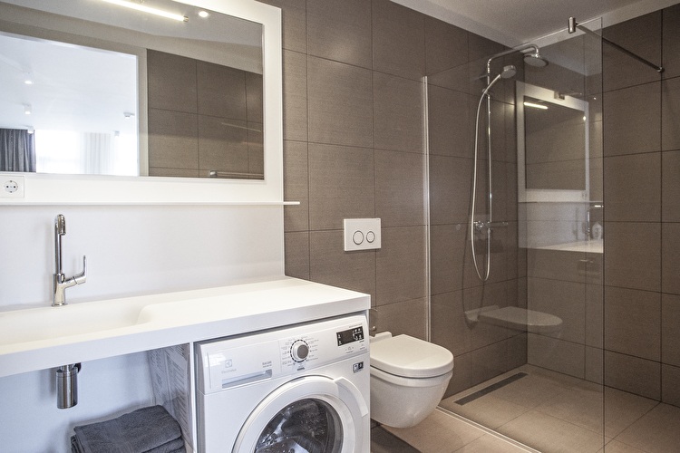 Balcony Apartment - Bathroom