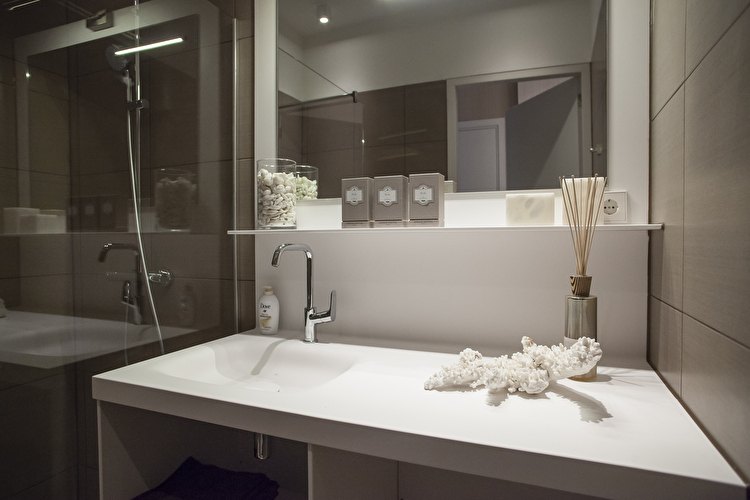 Family Balcony Apartment - Bathroom