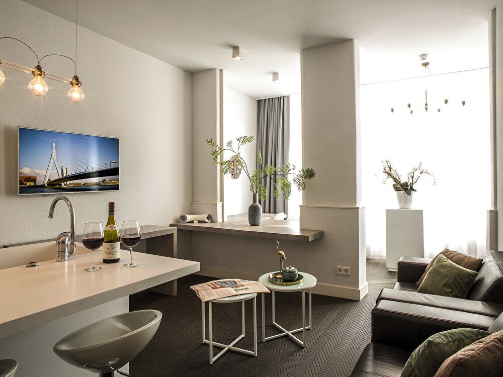 Garden View Apartment - Living Kitchen